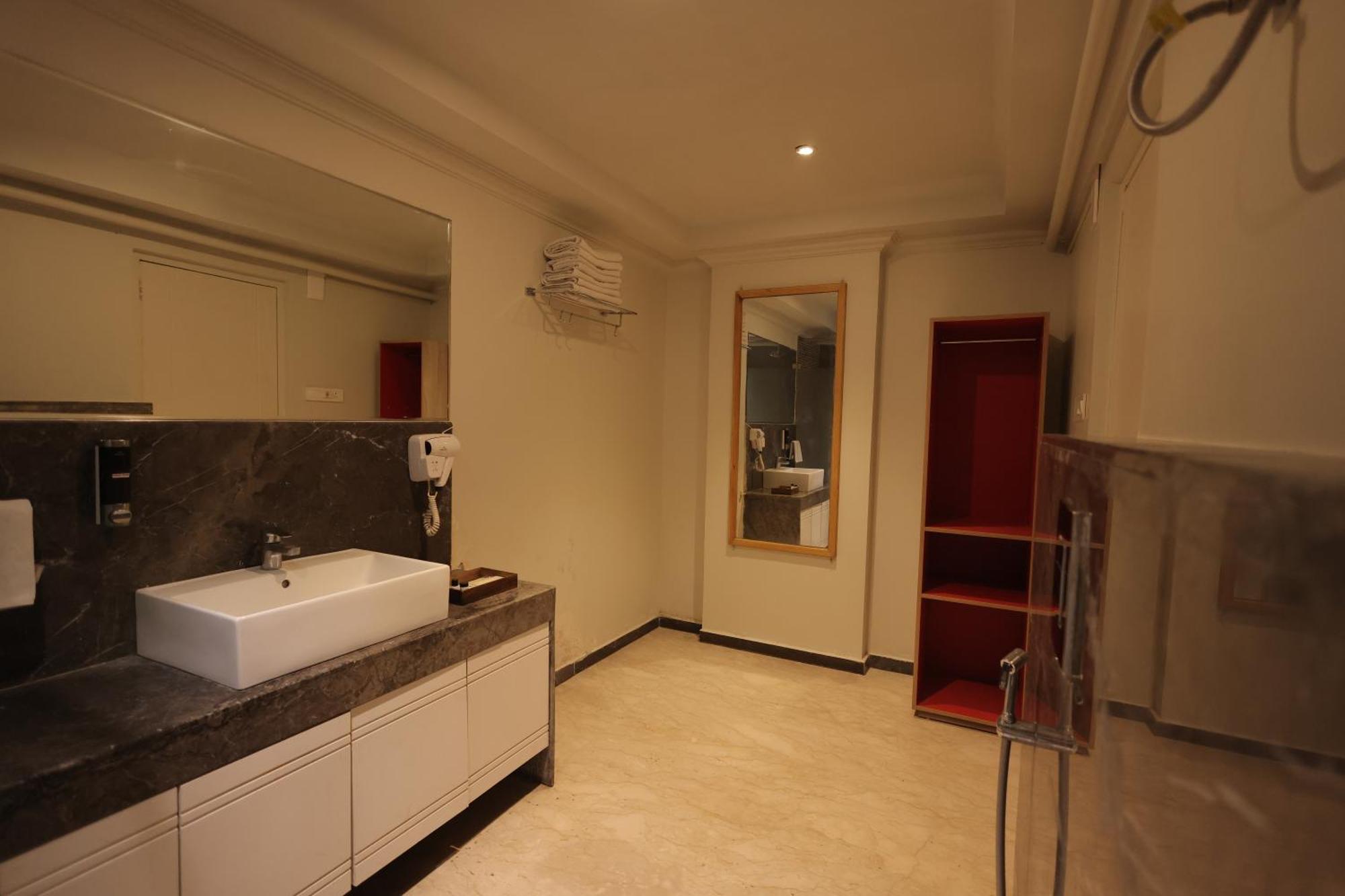 Phoenix - Unmatched Comfort Udaipur Exterior foto